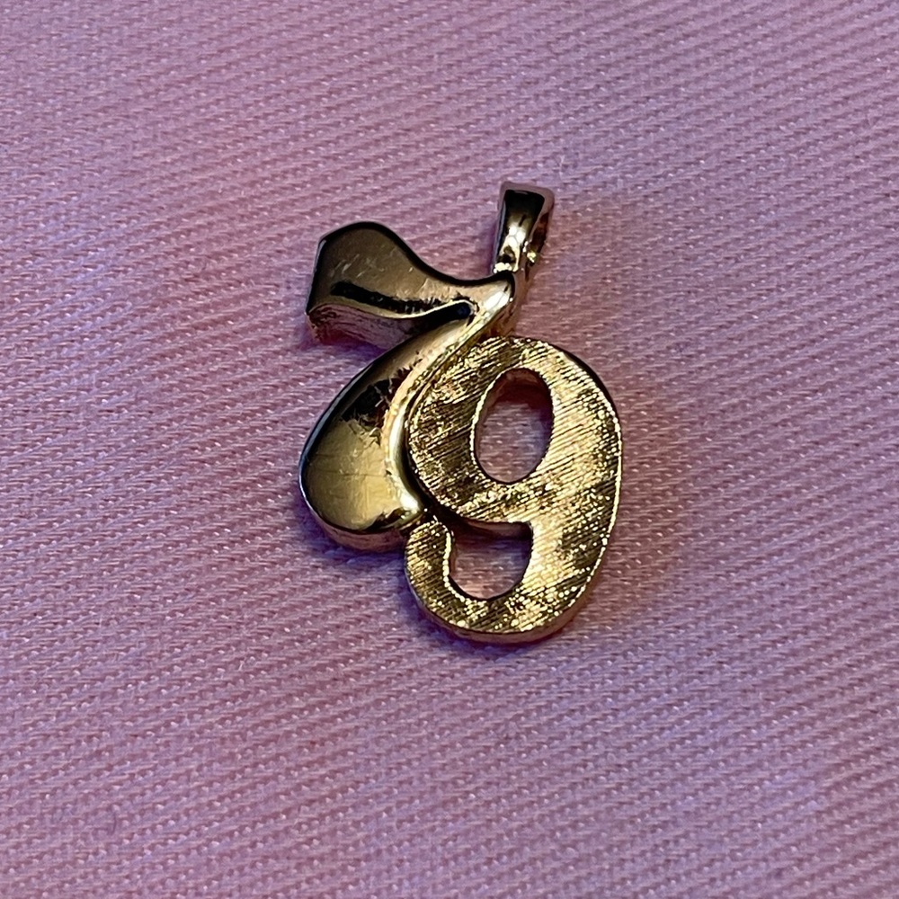 Avon Class of 79 Pendant